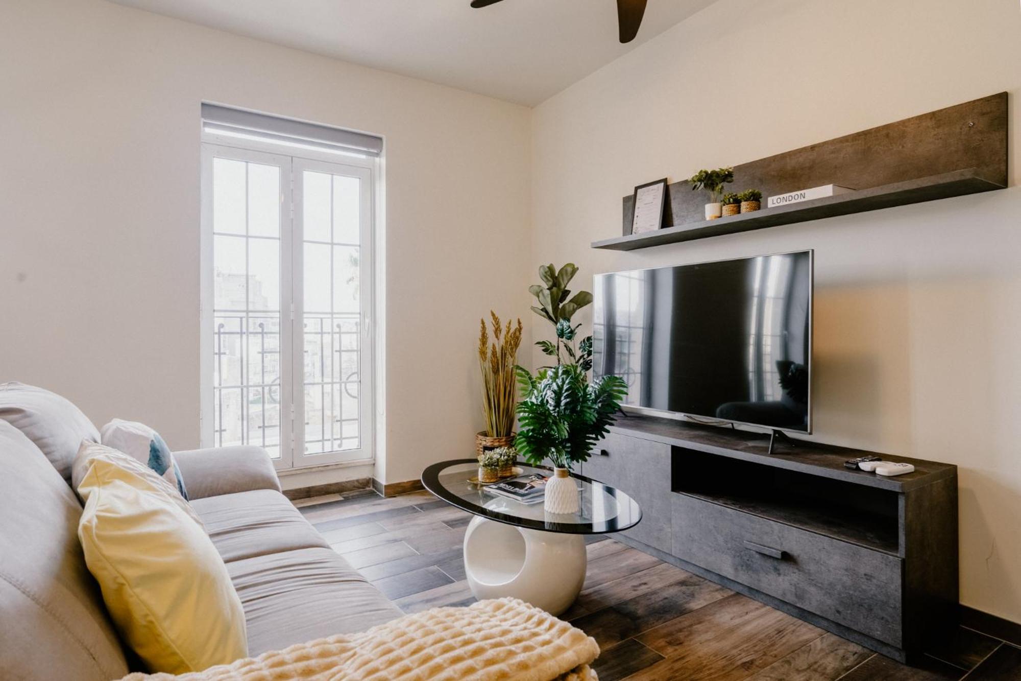 La88 Bayview Iii Apartman
